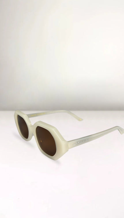 Lentes de Sol Blancos - Bari, los mejores trajes de baño y Bikinis. Diseño y tecnología juntos.