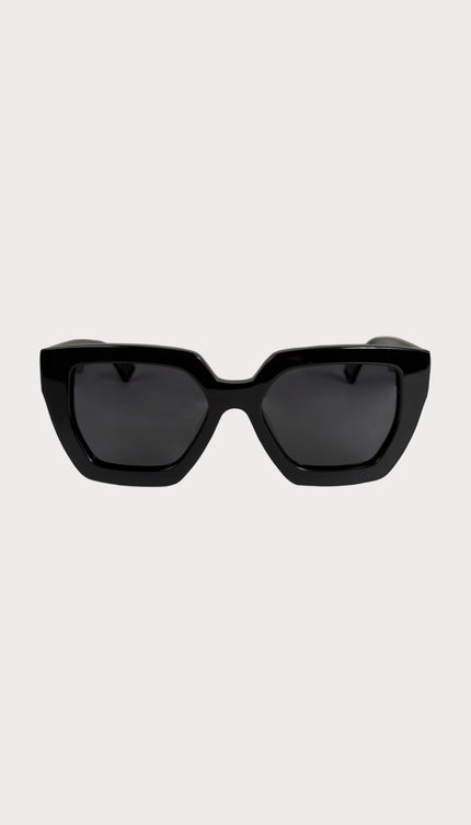 Lentes de Sol Negros UV - Bari, los mejores trajes de baño y Bikinis. Diseño y tecnología juntos.