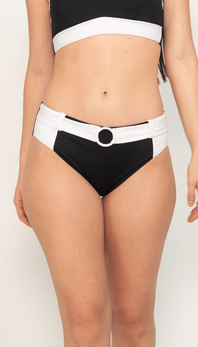 Negro con Blanco Selva , Panty Bikini - Bari, los mejores trajes de baño y Bikinis. Diseño y tecnología juntos.