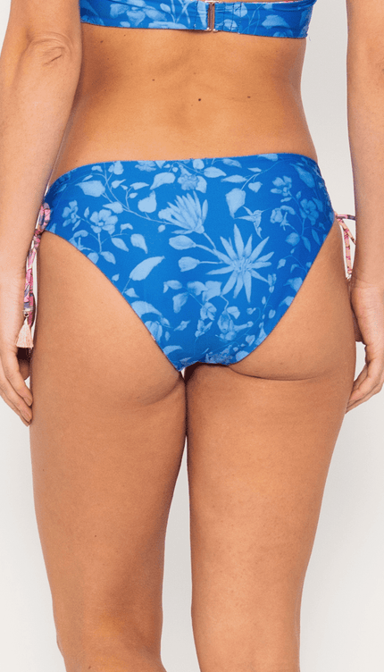 Palmas y Pétalos Reversible Danzante, Panty Bikini - Bari, los mejores trajes de baño y Bikinis. Diseño y tecnología juntos.