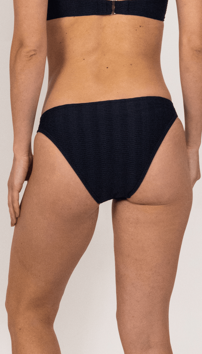 Panty de Bikini Negro, Colección Pacífico Bari Swimwear - Bari, los mejores trajes de baño y Bikinis. Diseño y tecnología juntos.