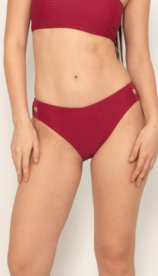 Vino Selva, Panty bikini - Bari, los mejores trajes de baño y Bikinis. Diseño y tecnología juntos.