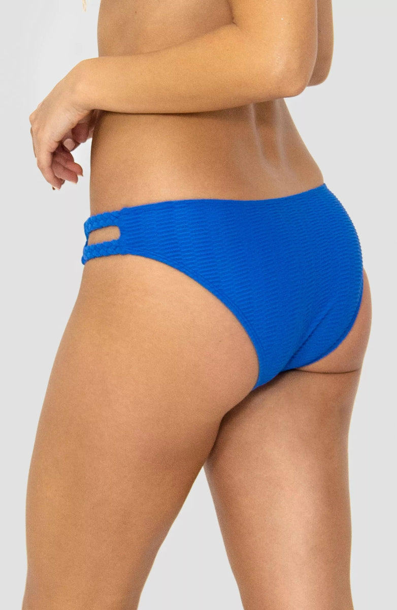 Panty Normal Bikini Azul Bailando Entre Palmas